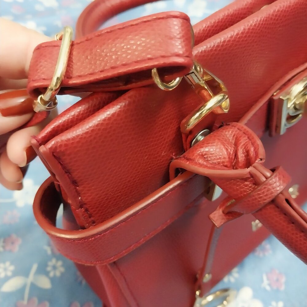 3254 Small Be Be Handbag Cross Body Purse in Red. In Excellent Condition. - Picture 4 of 15